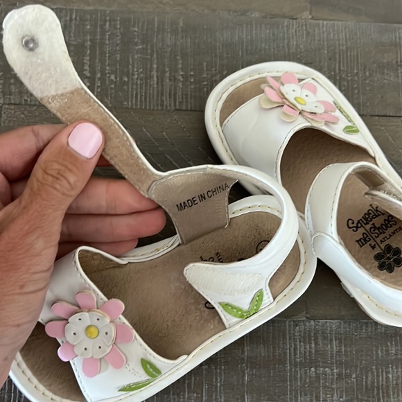 Squeak Me Sandals - Picture 6 of 15